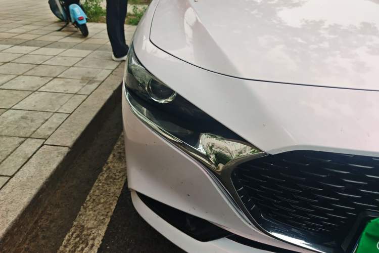 Used Mazda 3 Axela 2020 2.0L Automatic Zhiya Edition Right Front Headlight