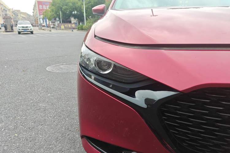 Used Mazda 3 Axela 2020 2.0L Automatic Zhiya Edition Right Front Headlight