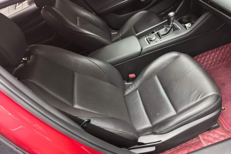 Used Mazda 3 Axela 2020 1.5L Automatic Luxury Version Right Front Seat