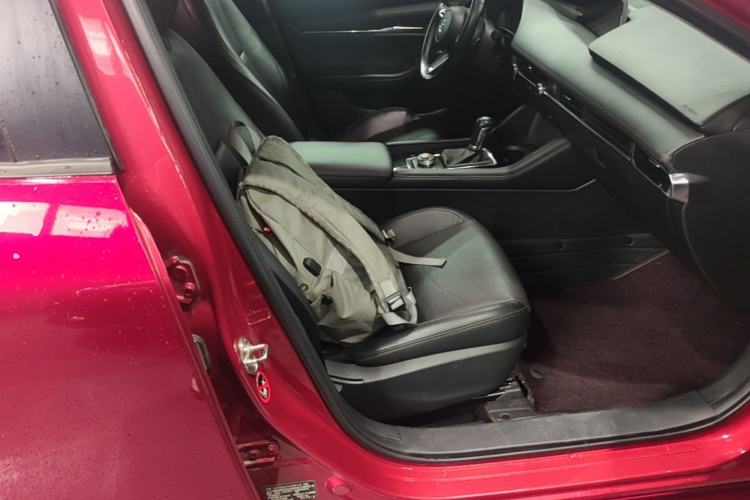 Used Mazda 3 Axela 2020 2.0L Automatic Luxury Version Right Front Seat