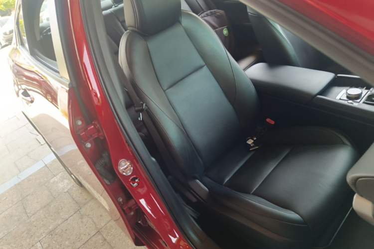 Used Mazda 3 Axela 2020 1.5L Automatic Luxury Version Right Front Seat