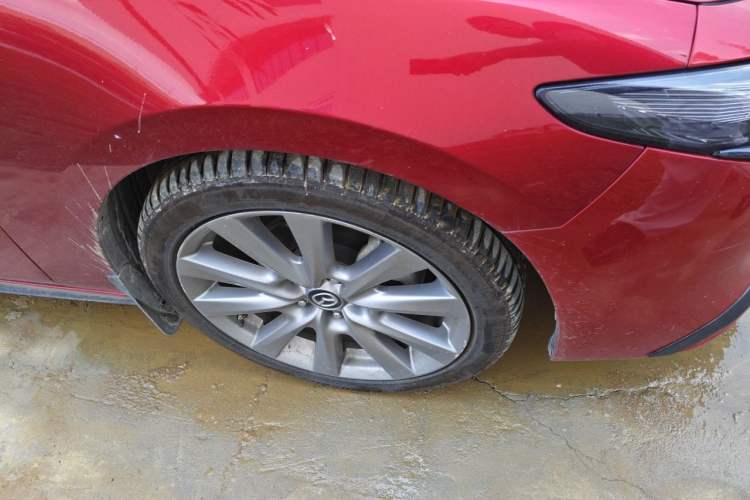 Used Mazda 3 Axela 2020 2.0L Automatic Zhiya Edition Right Front Wheel Hub