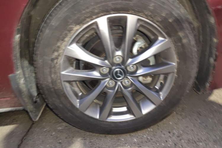 Used Mazda 3 Axela 2020 1.5L Automatic Luxury Version Right Front Wheel Hub