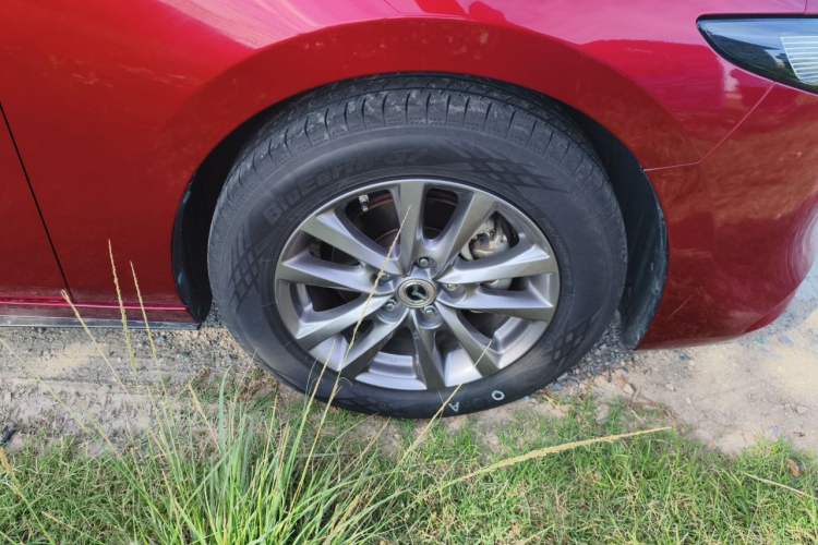 Used Mazda 3 Axela 2020 1.5L Manual ZhiMei Edition Right Front Wheel Hub