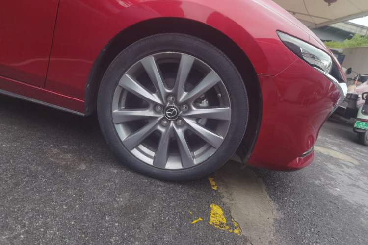Used Mazda 3 Axela 2020 2.0L Automatic Zhiya Edition Right Front Wheel Hub