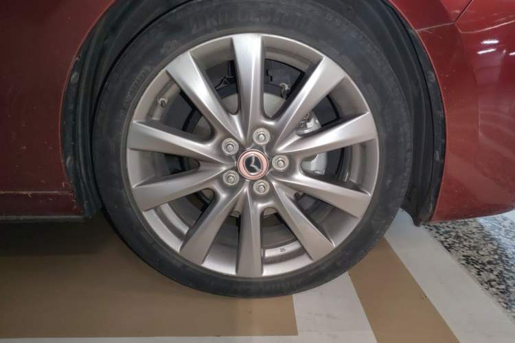 Used Mazda 3 Axela 2020 2.0L Automatic Zhiya Edition Right Front Wheel Hub