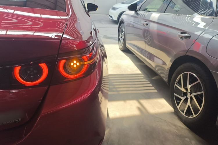Used Mazda 3 Axela 2020 2.0L Automatic Zhiya Edition Right Rear Taillight