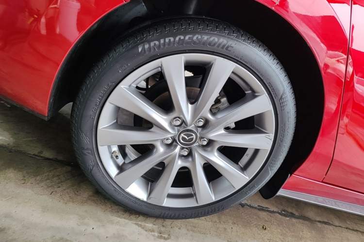 Used Mazda 3 Axela 2020 2.0L Automatic Zhiya Edition Right Rear Wheel Hub
