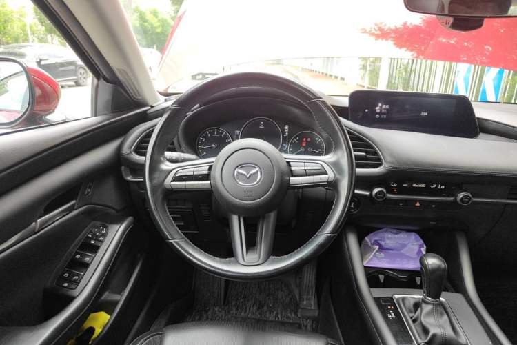 Used Mazda 3 Axela 2020 1.5L Automatic Luxury Version Steering Wheel