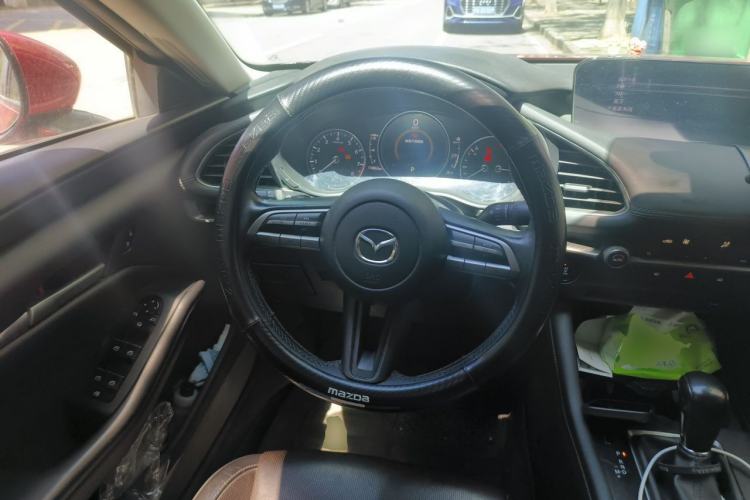 Used Mazda 3 Axela 2020 1.5L Automatic Luxury Version Steering Wheel