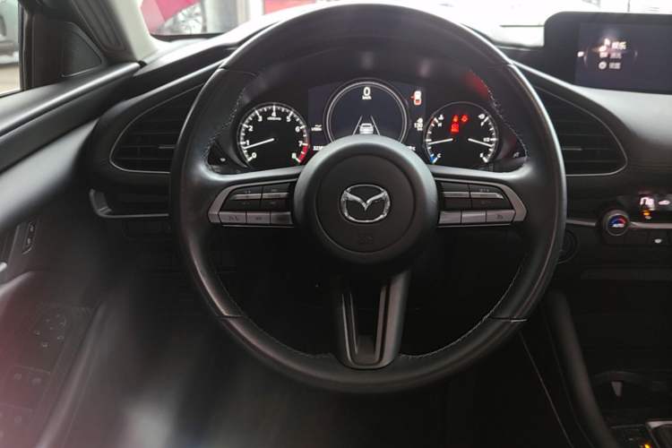 Used Mazda 3 Axela 2020 1.5L Automatic Luxury Version Steering Wheel
