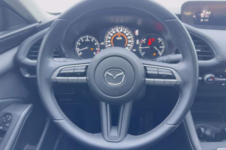 Used Mazda 3 Axela 2020 1.5L Automatic Luxury Version Steering Wheel