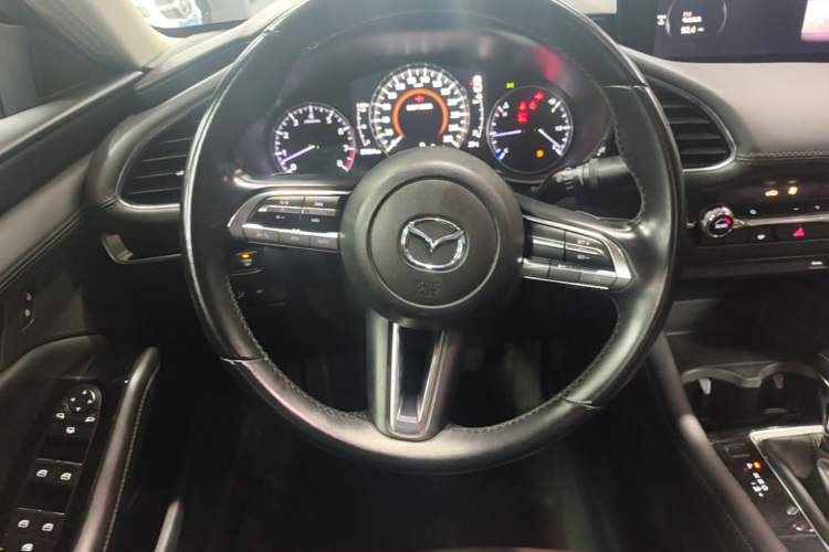 Used Mazda 3 Axela 2020 2.0L Automatic Luxury Version Steering Wheel