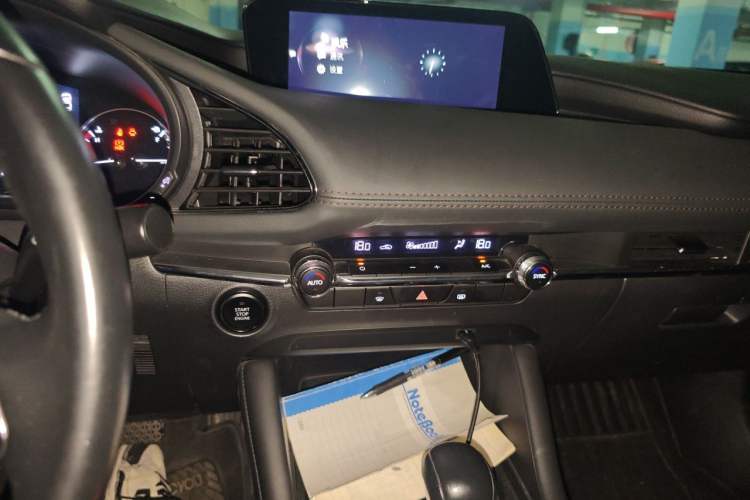 Used Mazda 3 Axela 2020 2.0L Automatic Zhiya Edition Audio And AC Panel