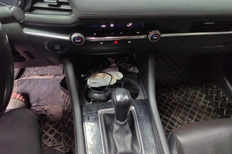 Used Mazda 3 Axela 2020 2.0L Automatic Zhiya Edition Audio And AC Panel