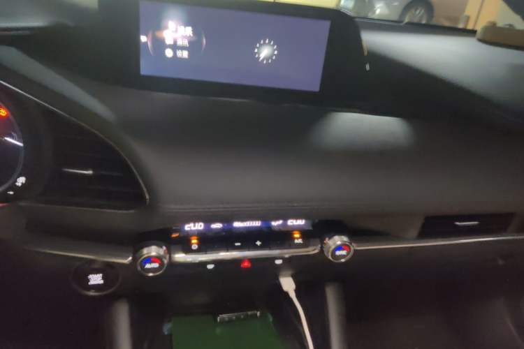 Used Mazda 3 Axela 2020 2.0L Automatic Zhiya Edition Audio And AC Panel