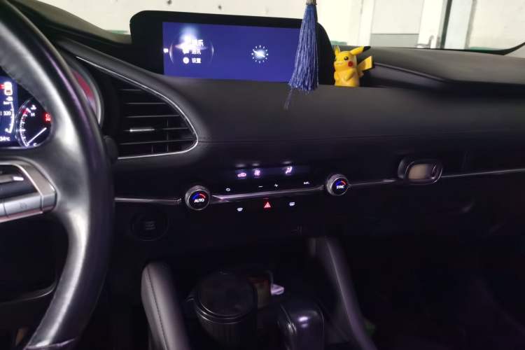 Used Mazda 3 Axela 2020 2.0L Automatic Zhiya Edition Audio And AC Panel