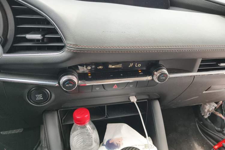 Used Mazda 3 Axela 2020 2.0L Automatic Zhiya Edition Audio And AC Panel