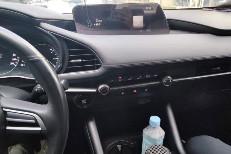 Used Mazda 3 Axela 2020 1.5L Manual ZhiMei Edition Audio And AC Panel