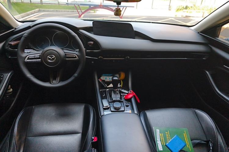 Used Mazda 3 Axela 2020 1.5L Automatic ZhiMei Edition Center Console