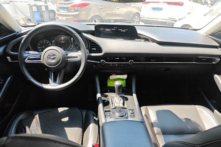 Used Mazda 3 Axela 2020 2.0L Automatic Luxury Version Center Console