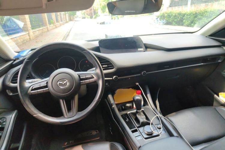 Used Mazda 3 Axela 2020 1.5L Automatic Luxury Version Center Console