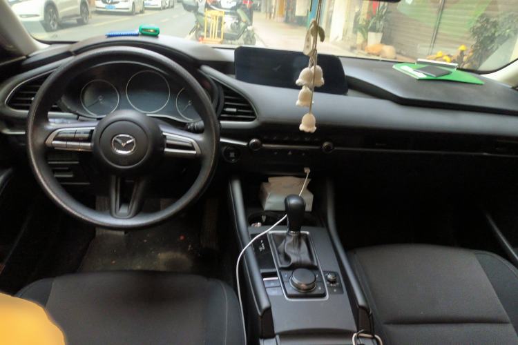 Used Mazda 3 Axela 2020 1.5L Automatic ZhiMei Edition Center Console