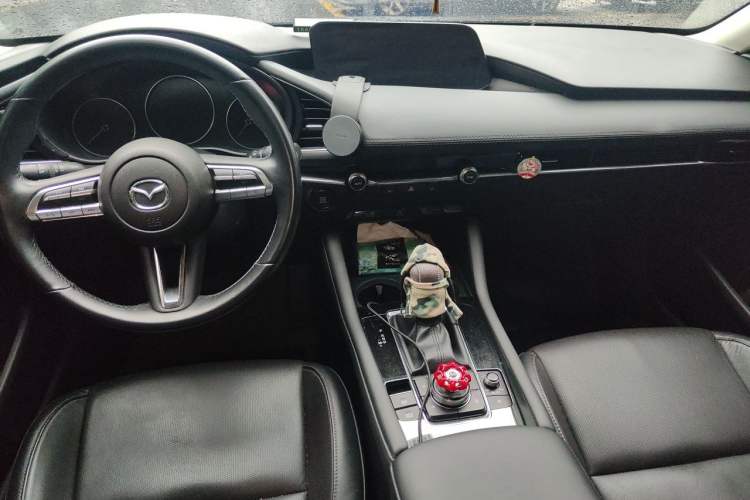 Used Mazda 3 Axela 2020 2.0L Automatic Zhiya Edition Center Console