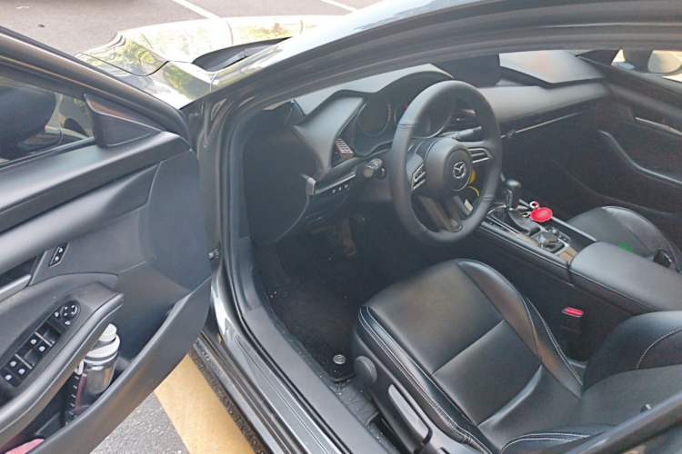 Used Mazda 3 Axela 2020 1.5L Automatic ZhiMei Edition Driver Seat