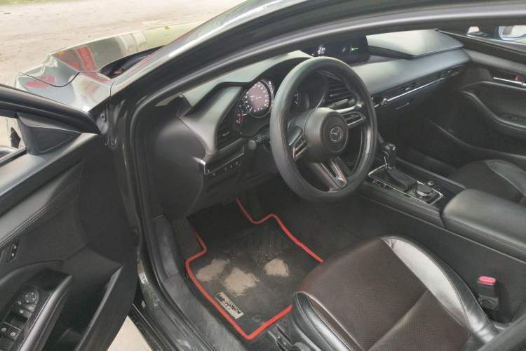 Used Mazda 3 Axela 2020 2.0L Automatic Zhiya Edition Driver Seat