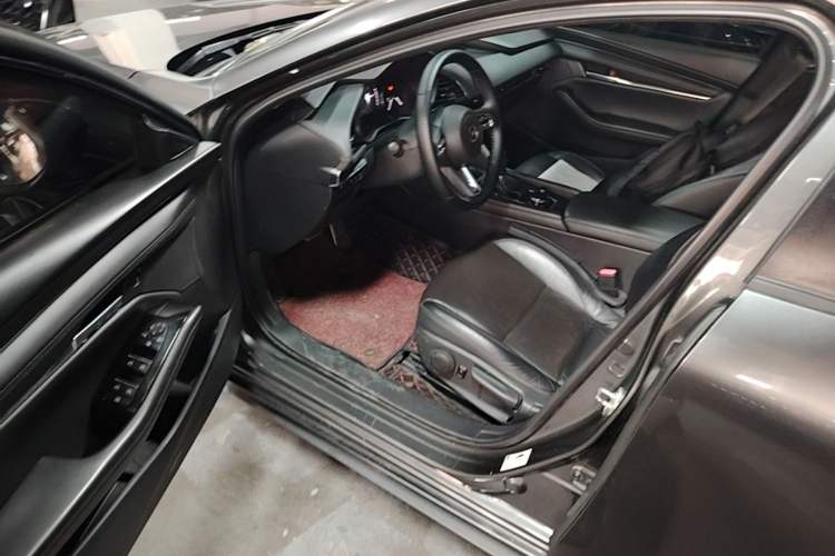 Used Mazda 3 Axela 2020 2.0L Automatic Zhiya Edition Driver Seat