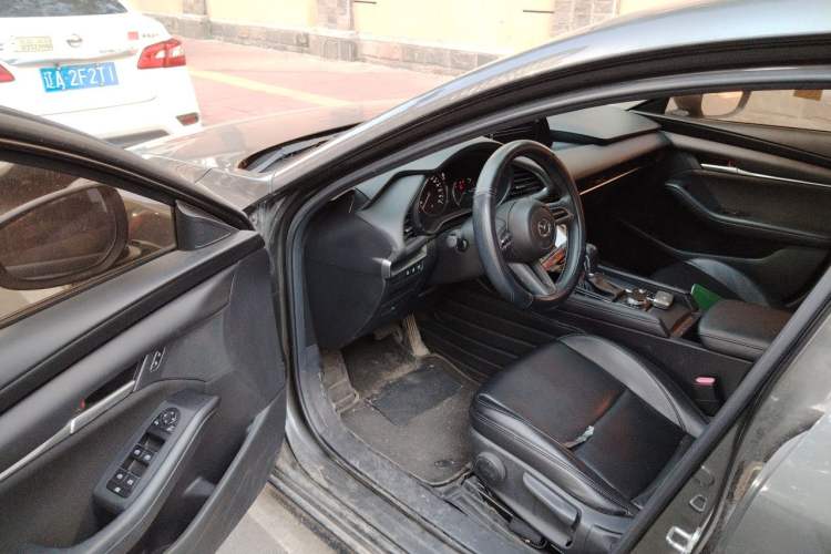 Used Mazda 3 Axela 2020 1.5L Automatic ZhiMei Edition Driver Seat