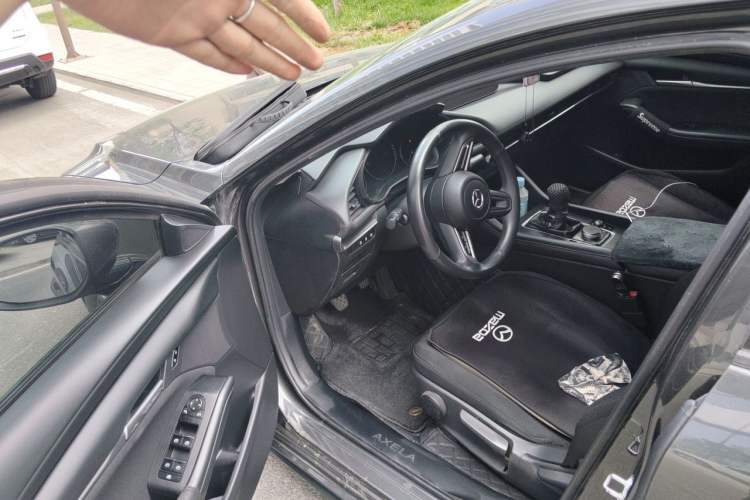 Used Mazda 3 Axela 2020 1.5L Manual ZhiMei Edition Driver Seat