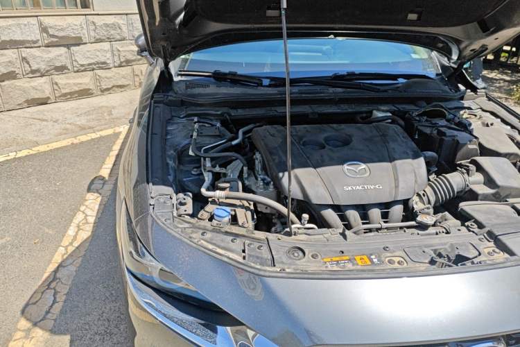 Used Mazda 3 Axela 2020 2.0L Automatic Luxury Version Engine Bay Right