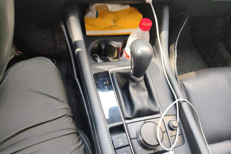Used Mazda 3 Axela 2020 1.5L Automatic Luxury Version Gear Lever
