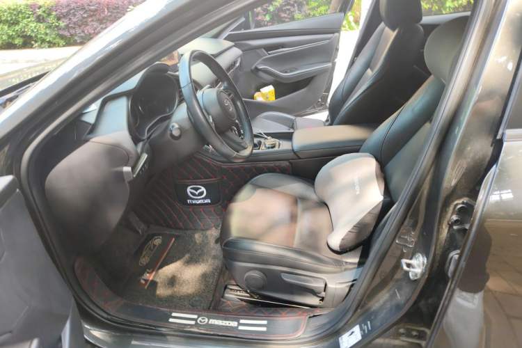 Used Mazda 3 Axela 2020 1.5L Automatic Luxury Version Left Front Seat