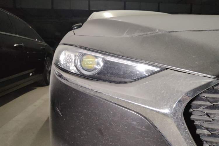 Used Mazda 3 Axela 2020 2.0L Automatic Zhiya Edition Right Front Headlight