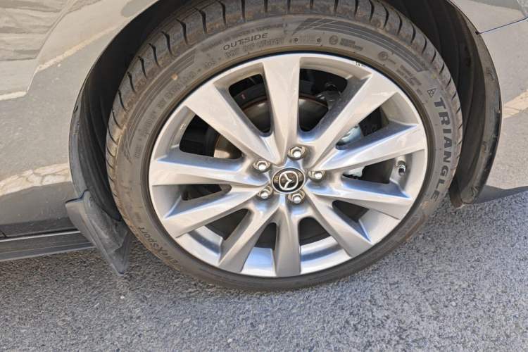 Used Mazda 3 Axela 2020 2.0L Automatic Luxury Version Right Front Wheel Hub