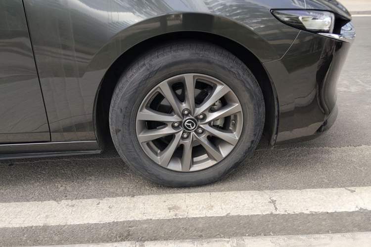 Used Mazda 3 Axela 2020 1.5L Manual ZhiMei Edition Right Front Wheel Hub