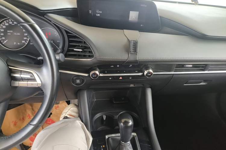 Used Mazda 3 Axela 2020 2.0L Automatic ZhiXuan Edition Audio And AC Panel