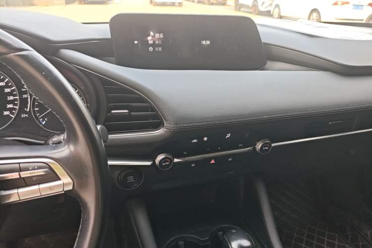 Used Mazda 3 Axela 2020 2.0L Automatic Zhiya Edition Audio And AC Panel