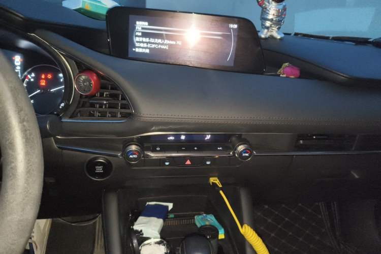 Used Mazda 3 Axela 2020 2.0L Automatic ZhiXuan Edition Audio And AC Panel