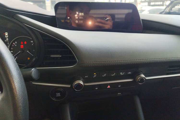 Used Mazda 3 Axela 2020 1.5L Automatic ZhiMei Edition Audio And AC Panel