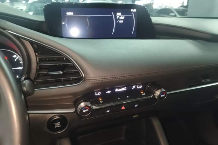 Used Mazda 3 Axela 2020 2.0L Automatic Zhiya Edition Audio And AC Panel