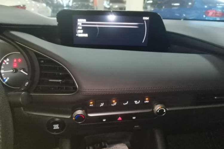 Used Mazda 3 Axela 2020 1.5L Automatic ZhiMei Edition Audio And AC Panel