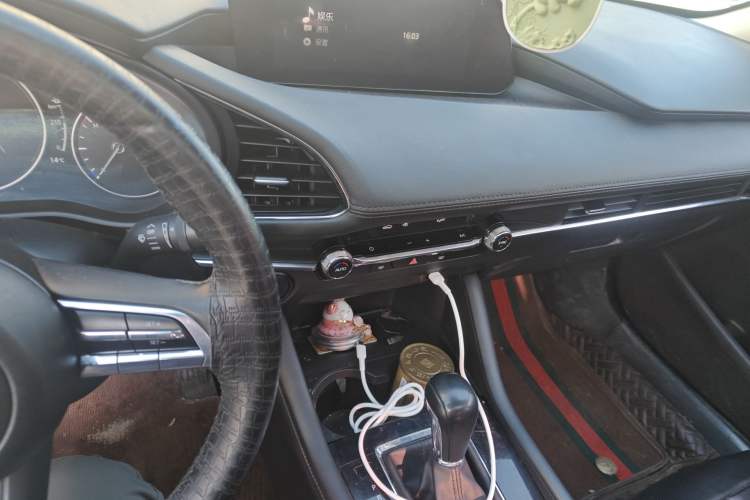 Used Mazda 3 Axela 2020 2.0L Automatic ZhiXuan Edition Audio And AC Panel