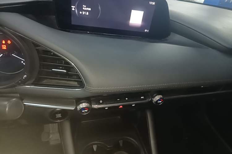 Used Mazda 3 Axela 2020 2.0L Automatic ZhiXuan Edition Audio And AC Panel