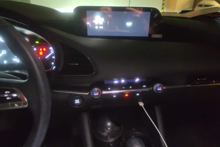 Used Mazda 3 Axela 2020 2.0L Automatic Zhiya Edition Audio And AC Panel