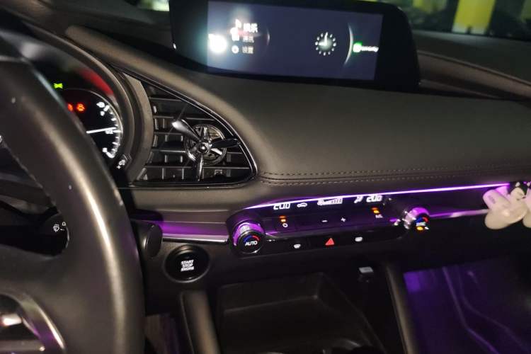 Used Mazda 3 Axela 2020 2.0L Automatic ZhiXuan Edition Audio And AC Panel