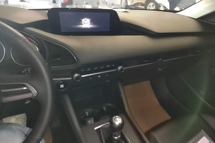 Used Mazda 3 Axela 2020 1.5L Manual ZhiMei Edition Audio And AC Panel